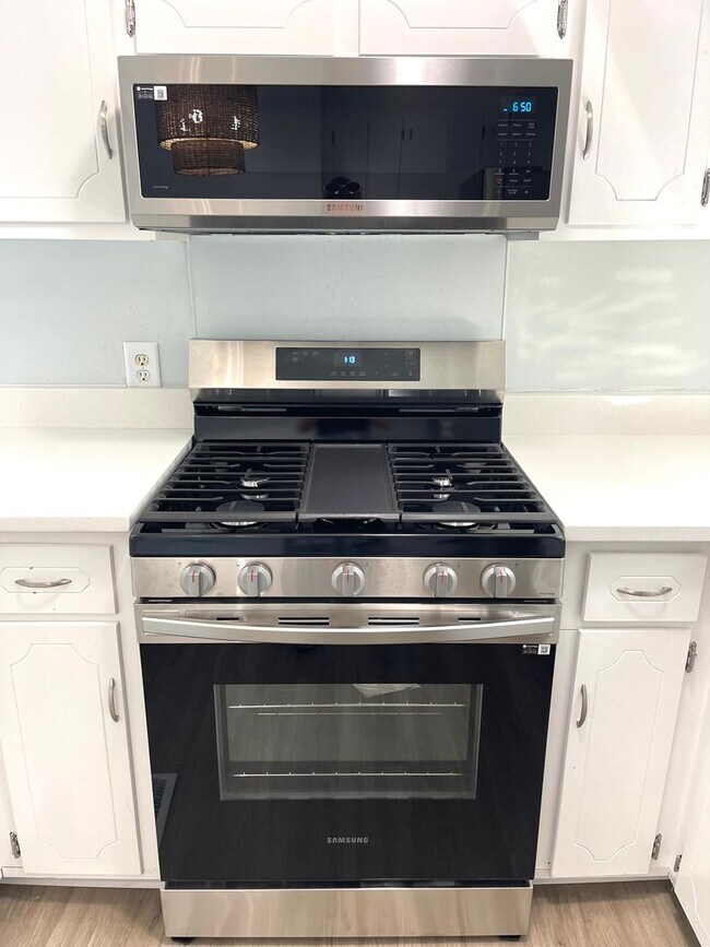 Building Photo - 2755 E Surrey Dr