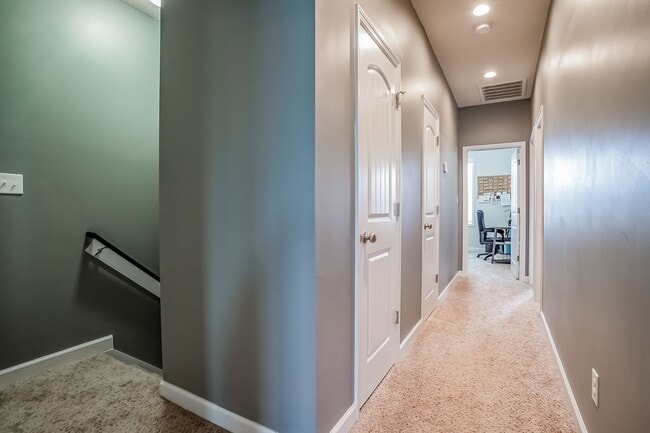 Building Photo - 3-Bedroom Townhome with Garage in Holly Ridge