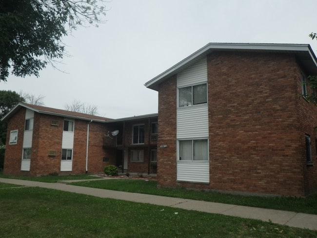 Building Photo - 10420 Whittier St