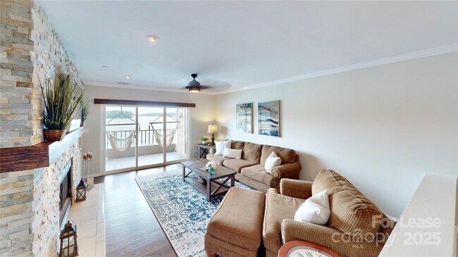 Building Photo - 9816 Emerald Point Dr