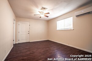 Building Photo - 2617 W French Pl