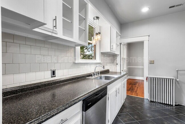 Building Photo - 4007 Chevy Chase St