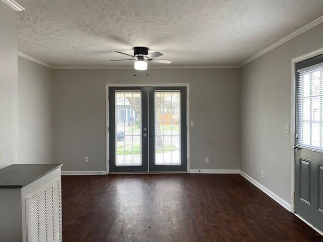 Building Photo - Cute Renovated 2 Bedroom Duplex in East Nashville!
