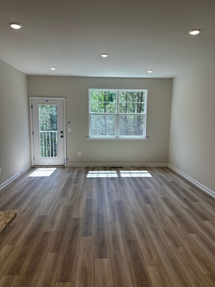 Building Photo - 5644 Yellow Jasmine Ter