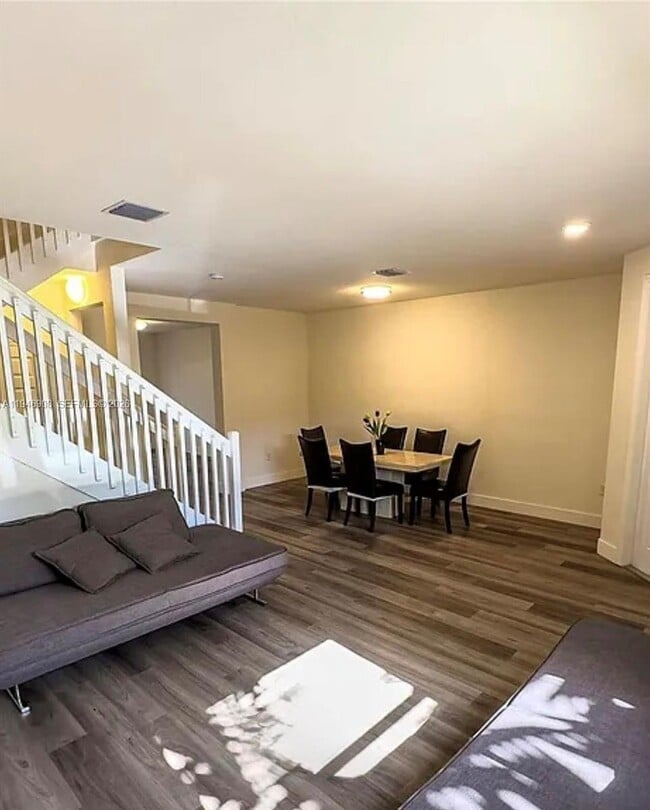 Building Photo - 3349 W 105th Terrace