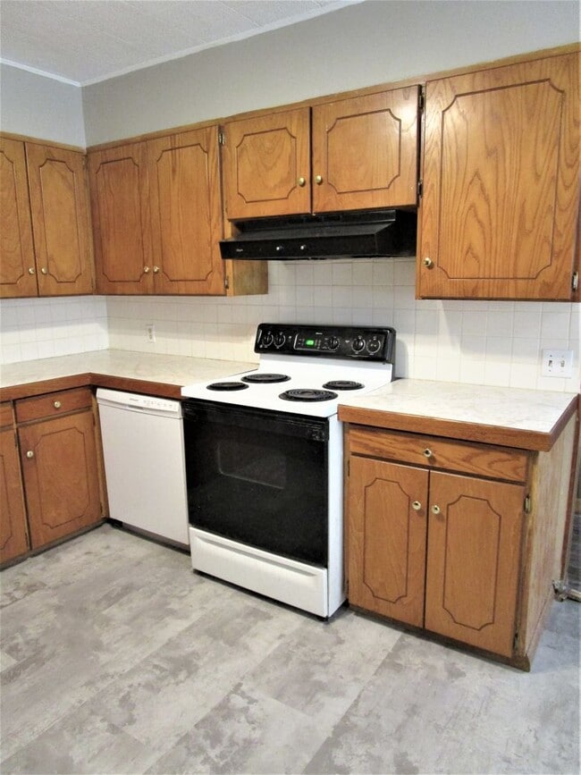 Building Photo - Covered Parking for 3 vehicles!