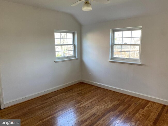 Building Photo - 716 N Overlook Dr