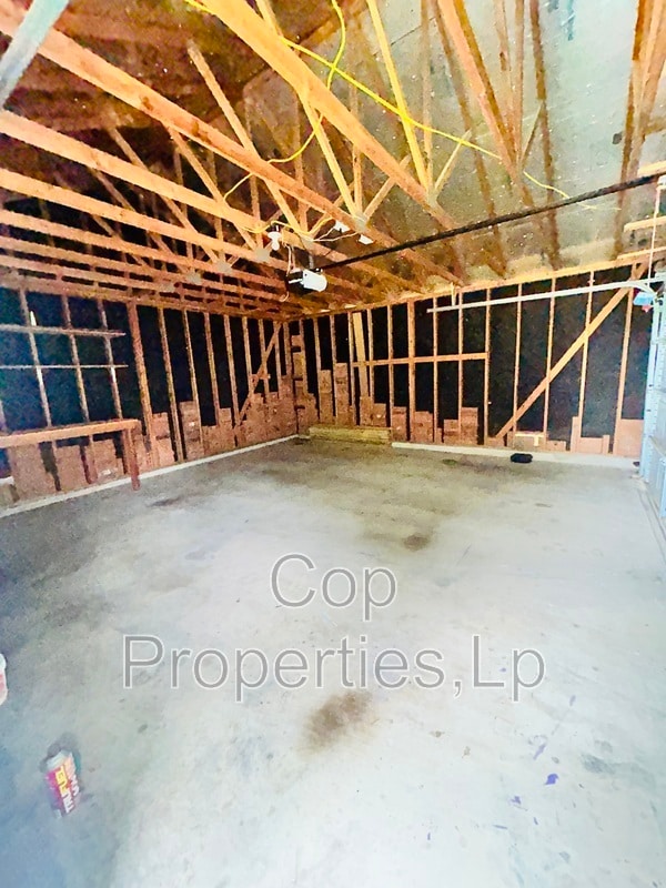 Building Photo - 108 Sleepy Trail