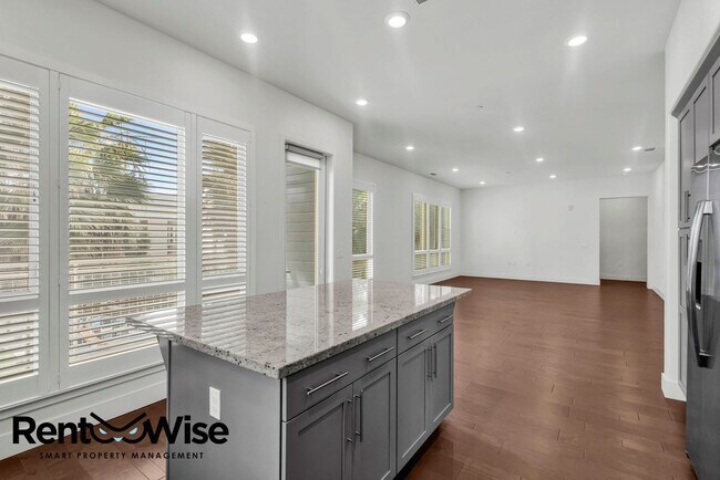 Building Photo - 390 Riesling Ave