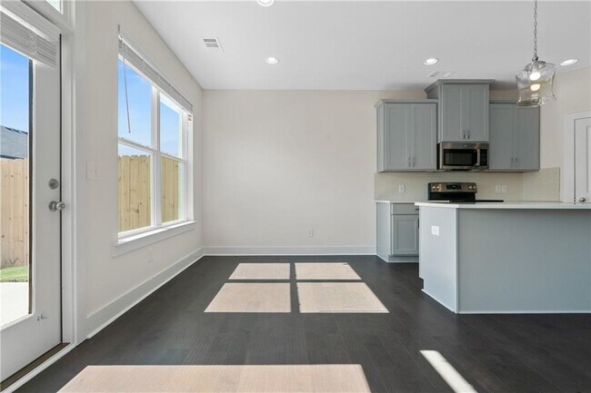 Building Photo - 64 Auburn Wds Dr