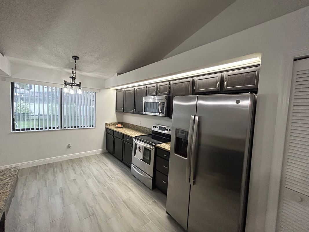 Building Photo - 580 Carrigan Ave