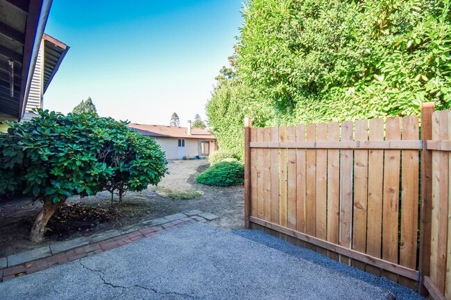 Building Photo - 2391 SE 152nd Ave