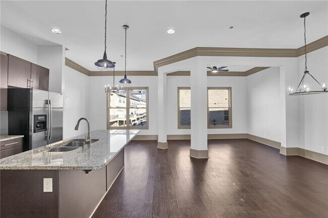 Building Photo - 745 Fountainhead Ln NE