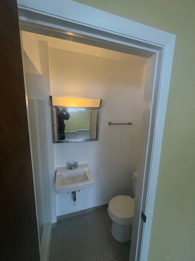 Building Photo - 3406 N Missouri Ave