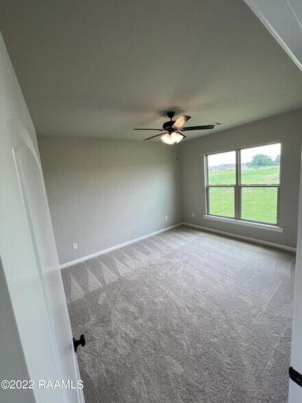 Building Photo - 307 Grassy Meadows Ln