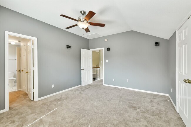 Building Photo - 5803 Song Ridge Ct