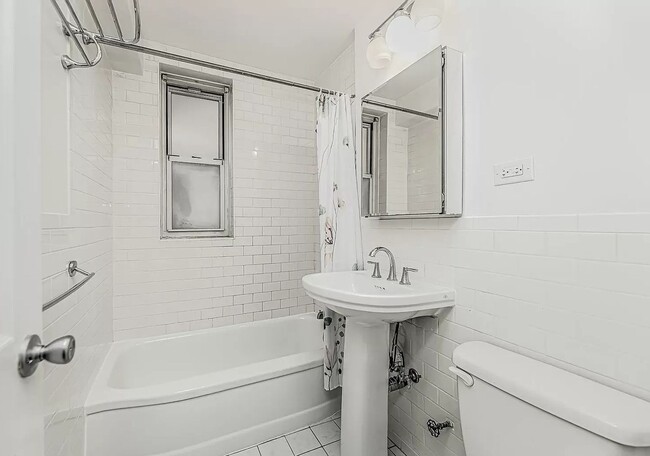 Building Photo - Charming 1-bedroom, 1-bathroom