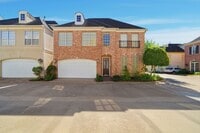 Building Photo - 3243 N Pemberton Cir Dr