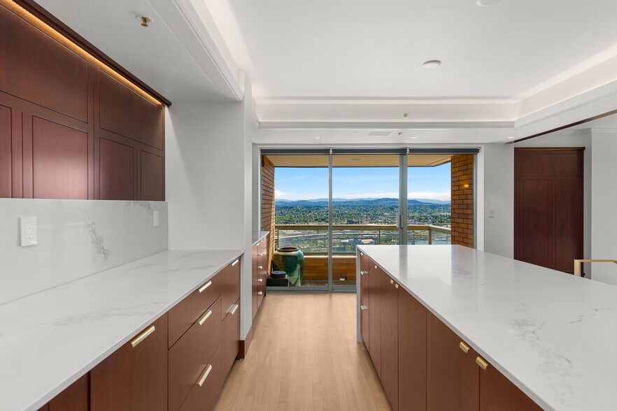 Building Photo - 1414 SW 3rd Ave