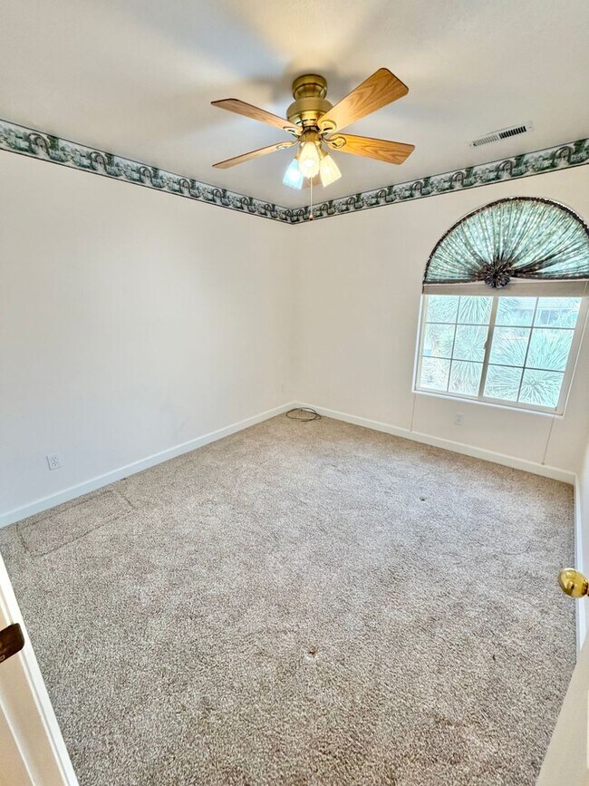 Building Photo - 498 N 300 W