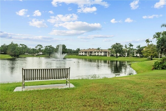 Building Photo - 1544 SW Silver Pine Way
