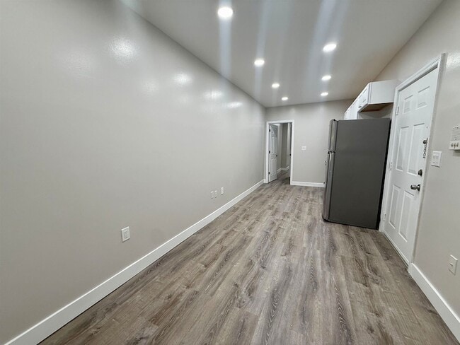 Building Photo - 330 Jackson St