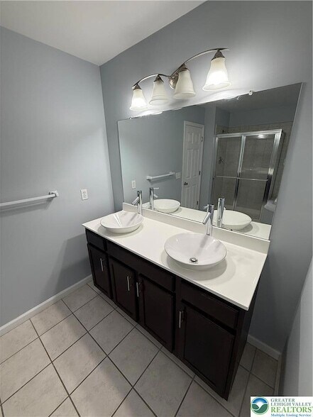Building Photo - 4528 Bellflower Way