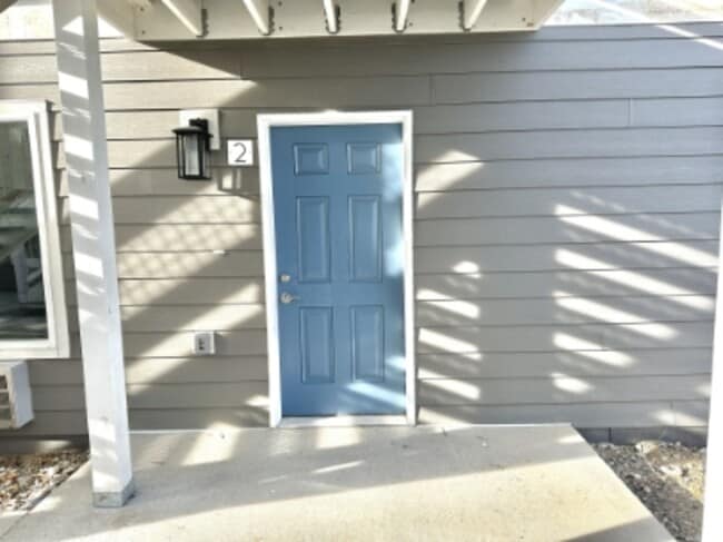 Building Photo - 3181 Queen Anns St