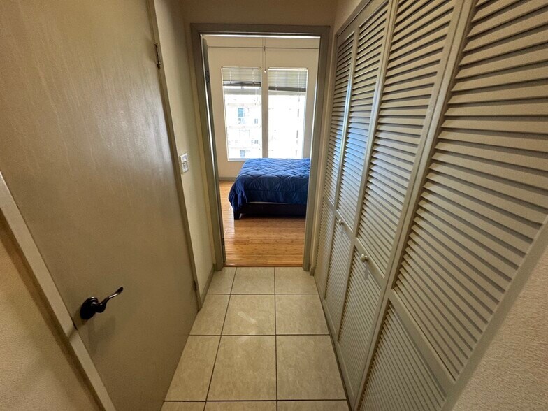 Building Photo - 488 E Ocean Blvd