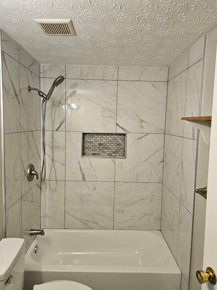 Building Photo - 14505 Farmcrest Pl