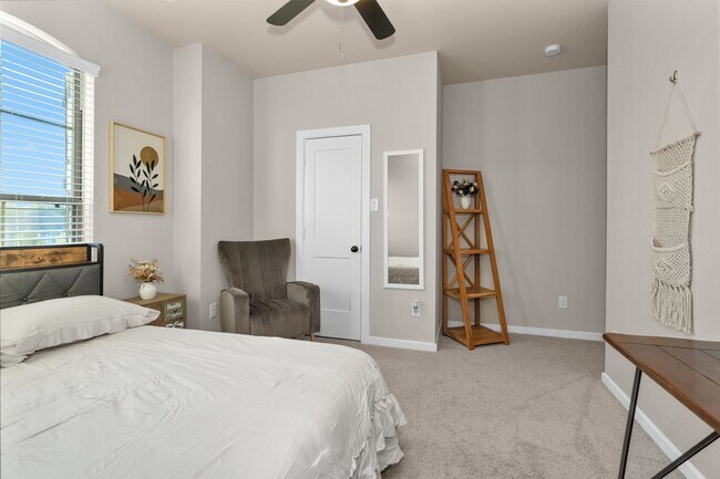 Building Photo - 579 Longleaf Pine Dr