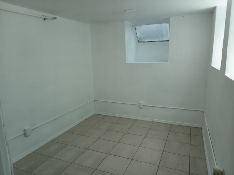 Primary Photo - 325 1st Ave