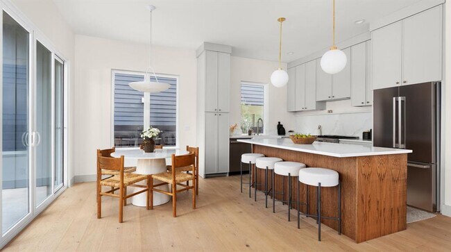 Building Photo - 4901 Gladeview Dr