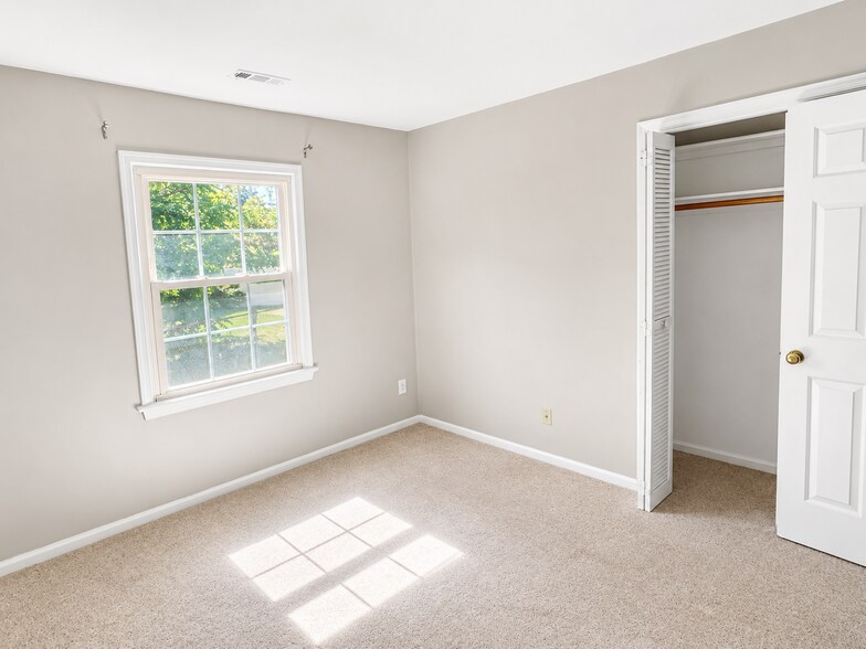 Building Photo - 1137 Chatmoss Dr