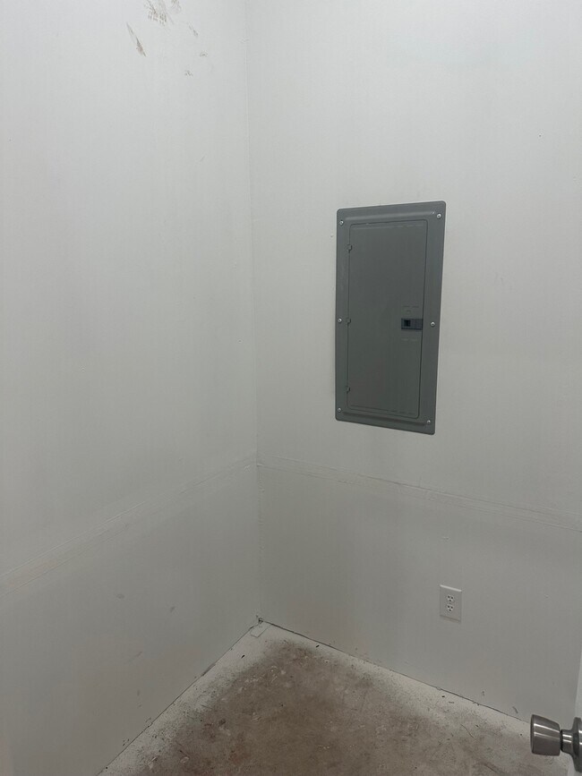 Building Photo - 214 S Wewoka Ave