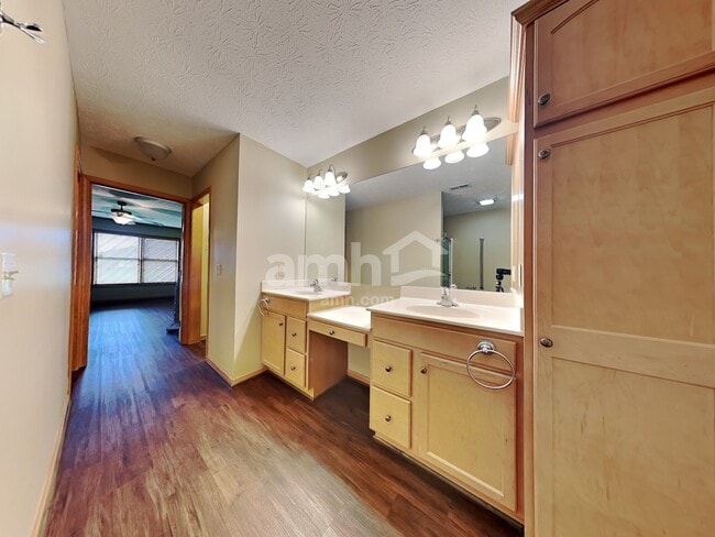 Building Photo - 2160 Schwinn Ave