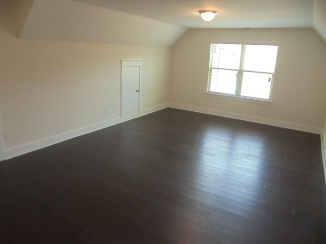 Building Photo - 1076 Adams Haven Bend