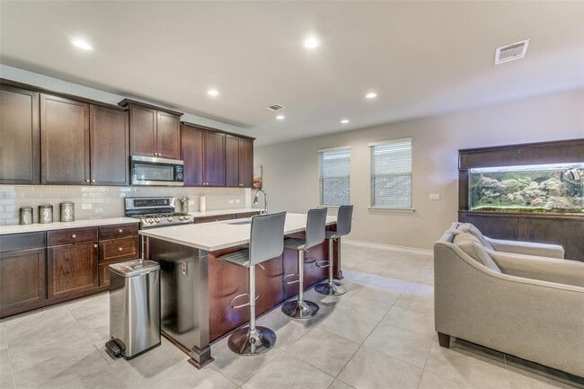 Building Photo - 5921 Lehman Way