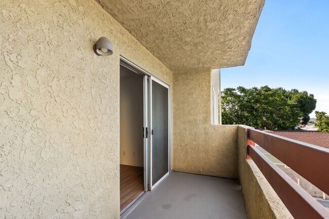 Building Photo - Updated 1BD/1BA Apartment in well maintain...