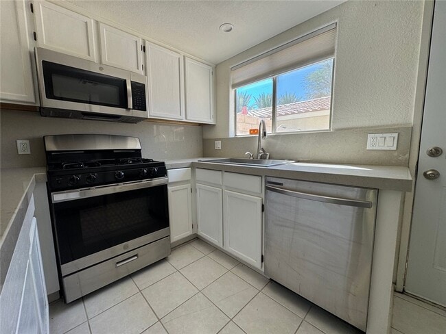 Building Photo - 440 Tava Ln