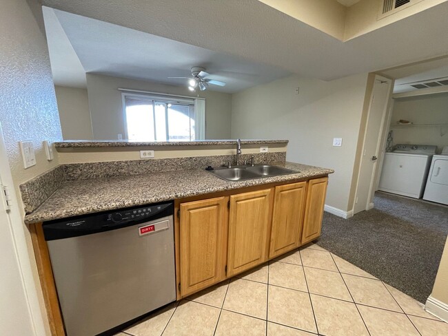 Building Photo - Gorgeous 2nd Floor Unit-Available SOON!
