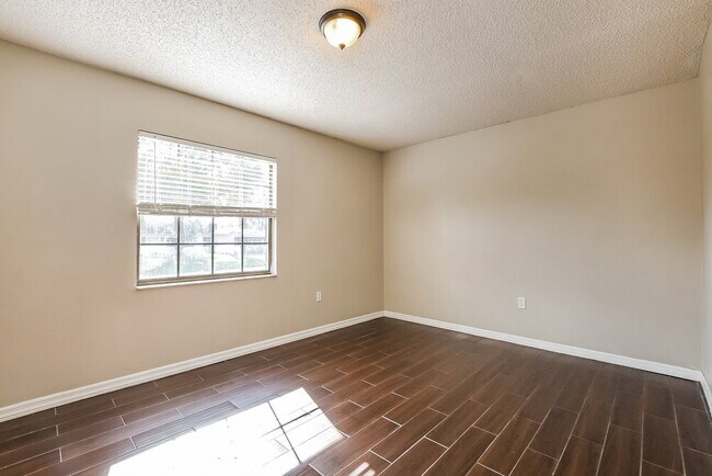 Building Photo - 503 Firewood Ave