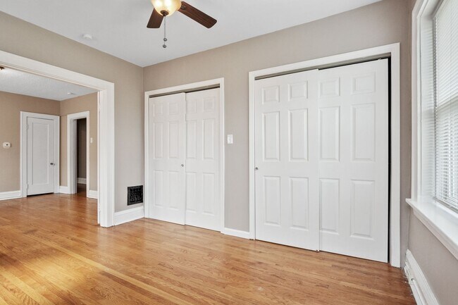 Building Photo - 4958 Walsh St