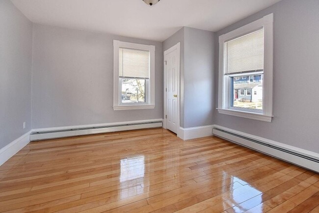 Building Photo - 141 Bourne Ave