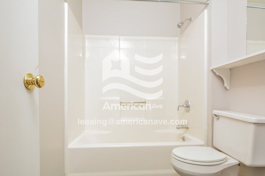 Building Photo - 1030 Bradley St