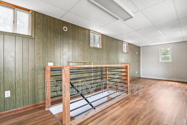 Building Photo - 4637 Alpine Ave