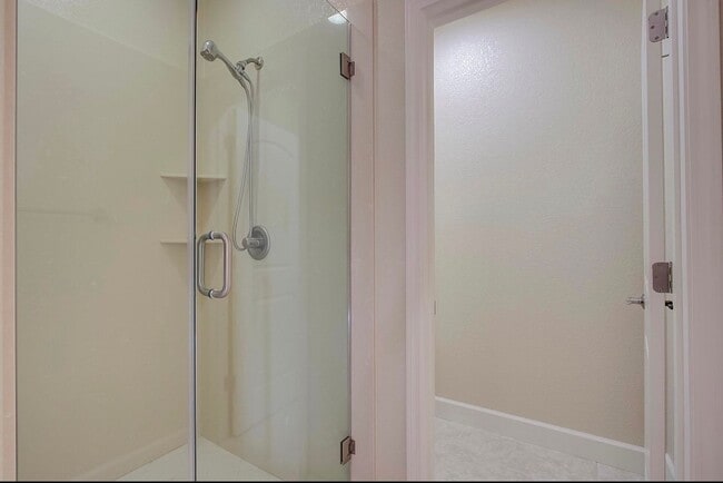 Building Photo - 581 Selby Lane