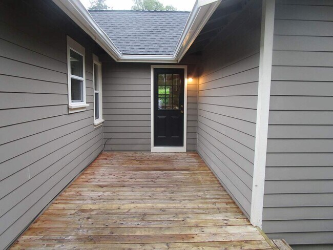 Building Photo - 3305 Tarabochia St