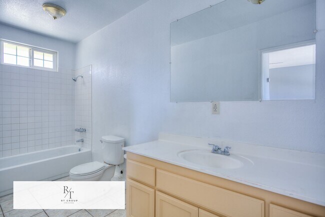 Building Photo - Spacious 4-Bedroom Home on Nearly 1 Acre –...
