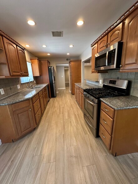 Building Photo - 5741 Larryan Dr